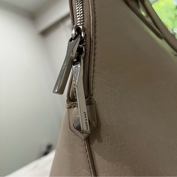 Matt & Nat vegan leather purse - Gessi Satchel - Picture 6 of 7